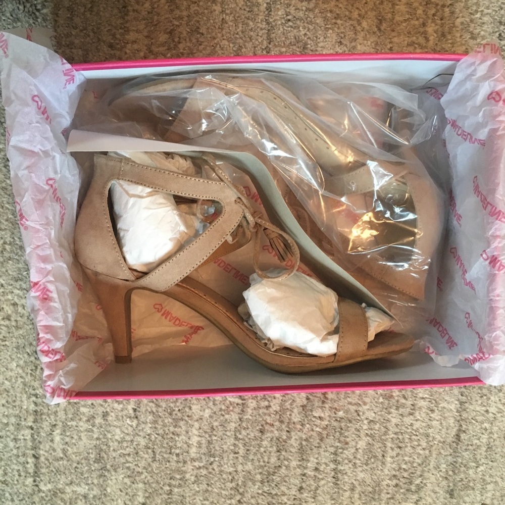 BRAND NEW, NEVER WORN Tan Heeled Sandals